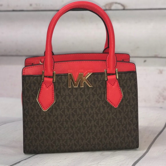 Michael Kors MD Messenger/Crossbody - Picture 3 of 10